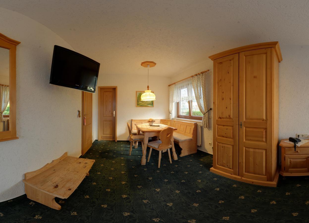Hotel Alpenhof Markneukirchen Екстер'єр фото